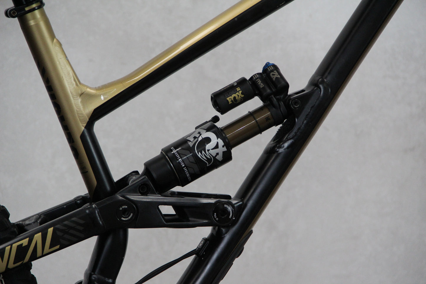 2020 Commencal Clash