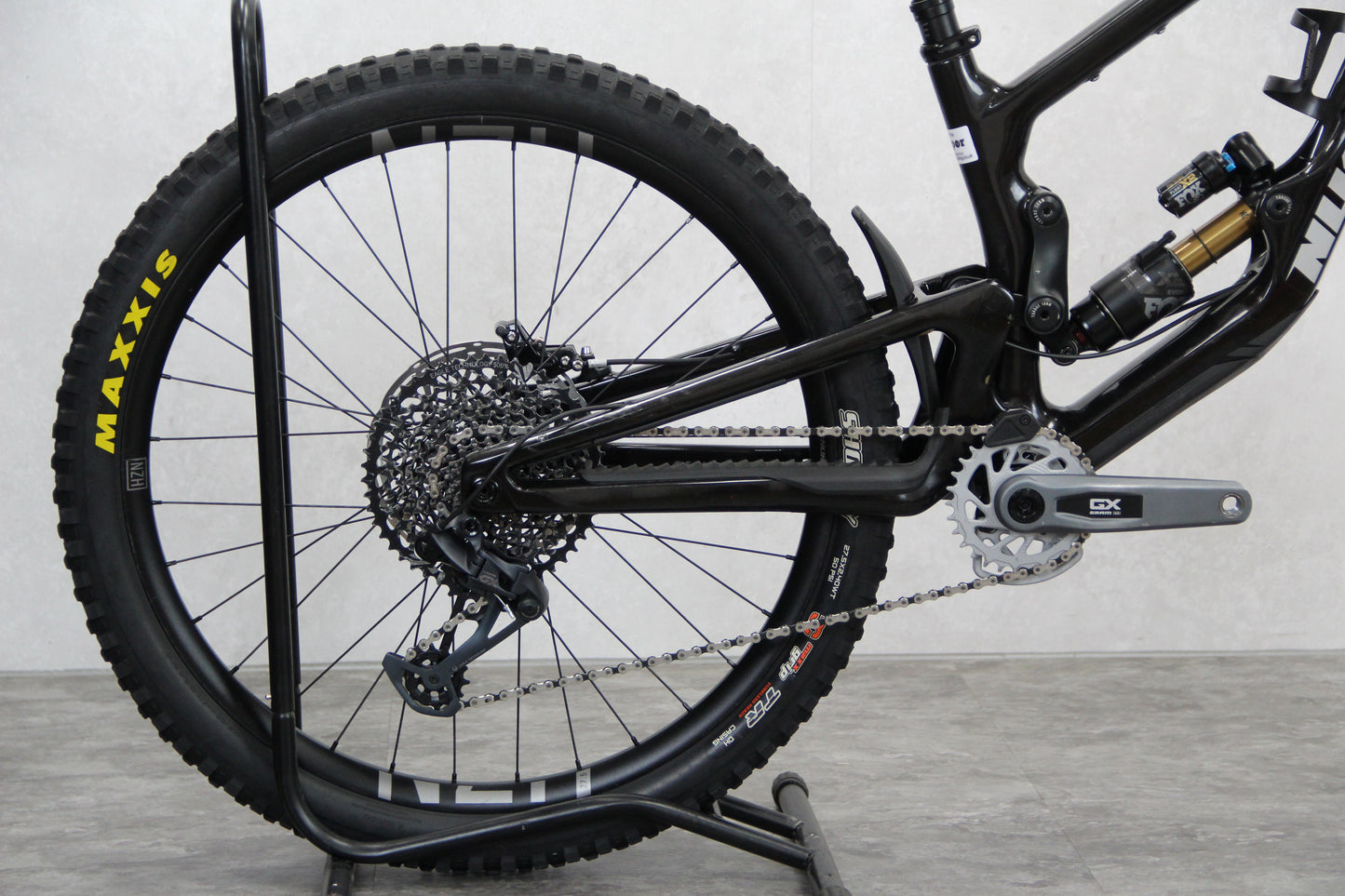 2023 Nukeproof Giga 297