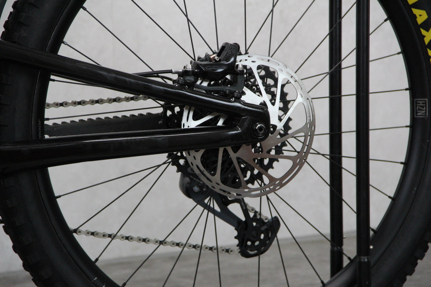 2023 Nukeproof Giga 297