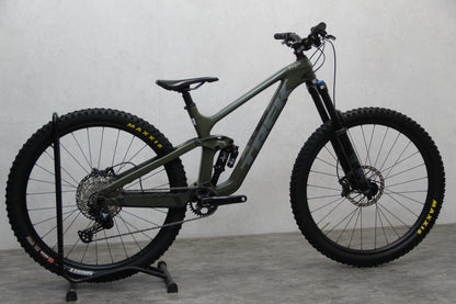 2022 Trek Slash
