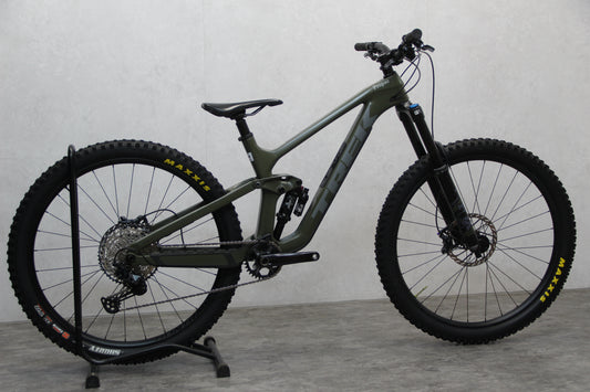 2022 Trek Slash