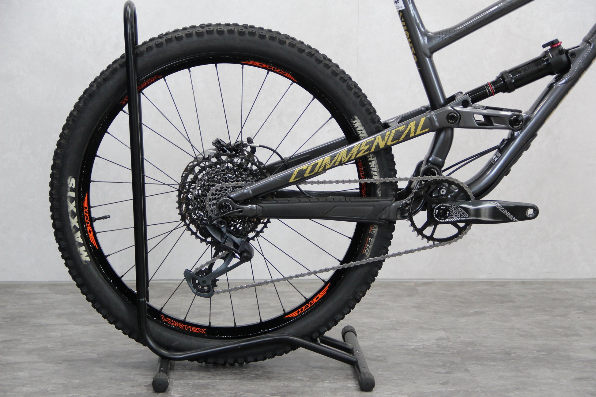 2019 Commencal Clash – Proper Cycling