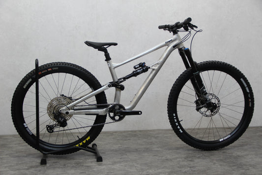 2021 Specialized Status 140