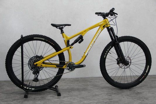 2023 Nukeproof Reactor 290